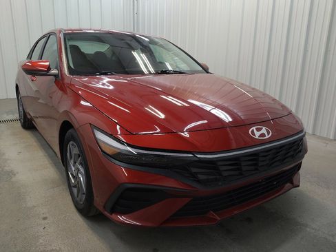 Used 2024 Hyundai Elantra SEL FWD image 13