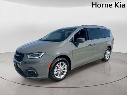 Used 2021 Chrysler Pacifica Touring w/ Cold Weather Group AWD/4WD image 7