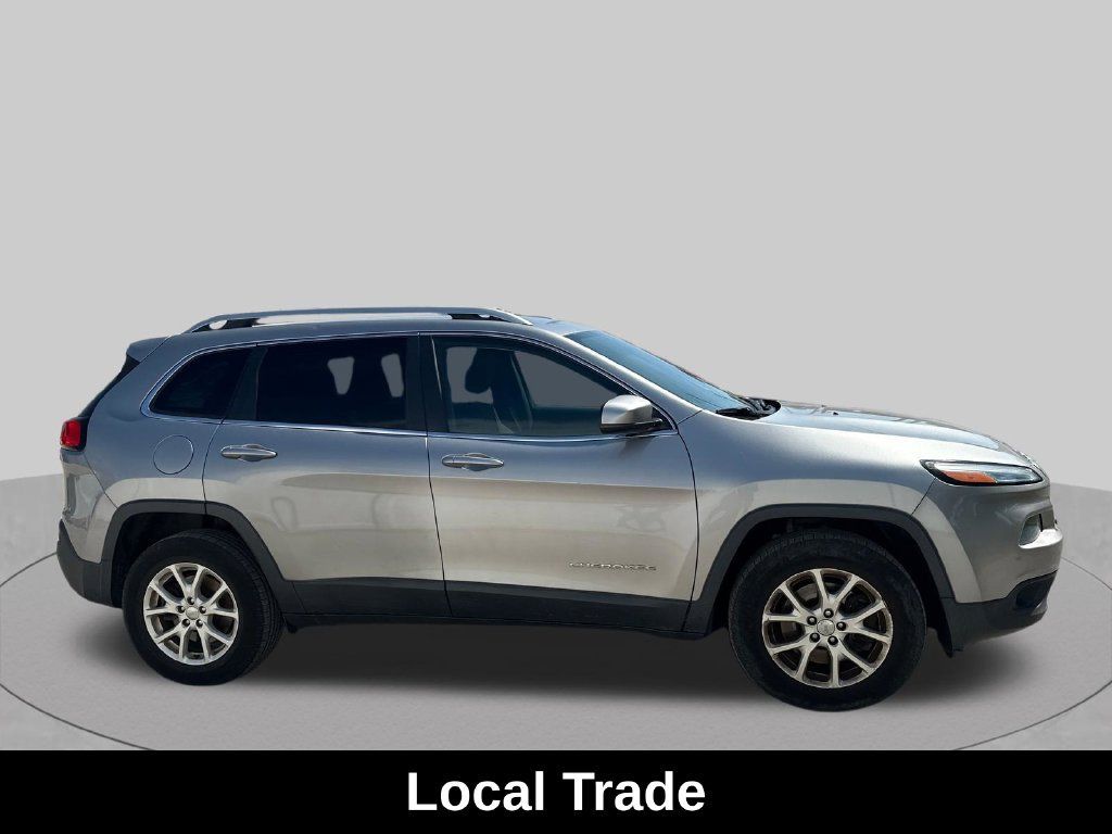 Used 2016 Jeep Cherokee Latitude w/ Safety/Convenience Group AWD/4WD image 7
