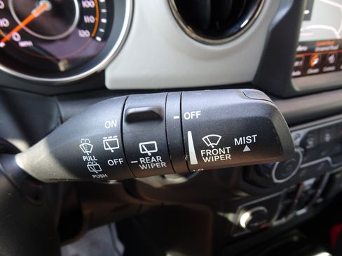 Used 2023 Jeep Wrangler Unlimited Sahara AWD/4WD image 20