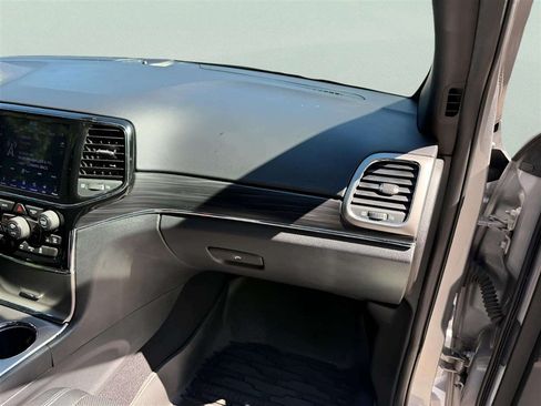 Used 2019 Jeep Grand Cherokee Limited w/ Luxury Group II AWD/4WD image 26