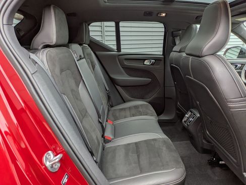 Used 2022 Volvo XC40 T5 R-Design w/ Advanced Package image 28