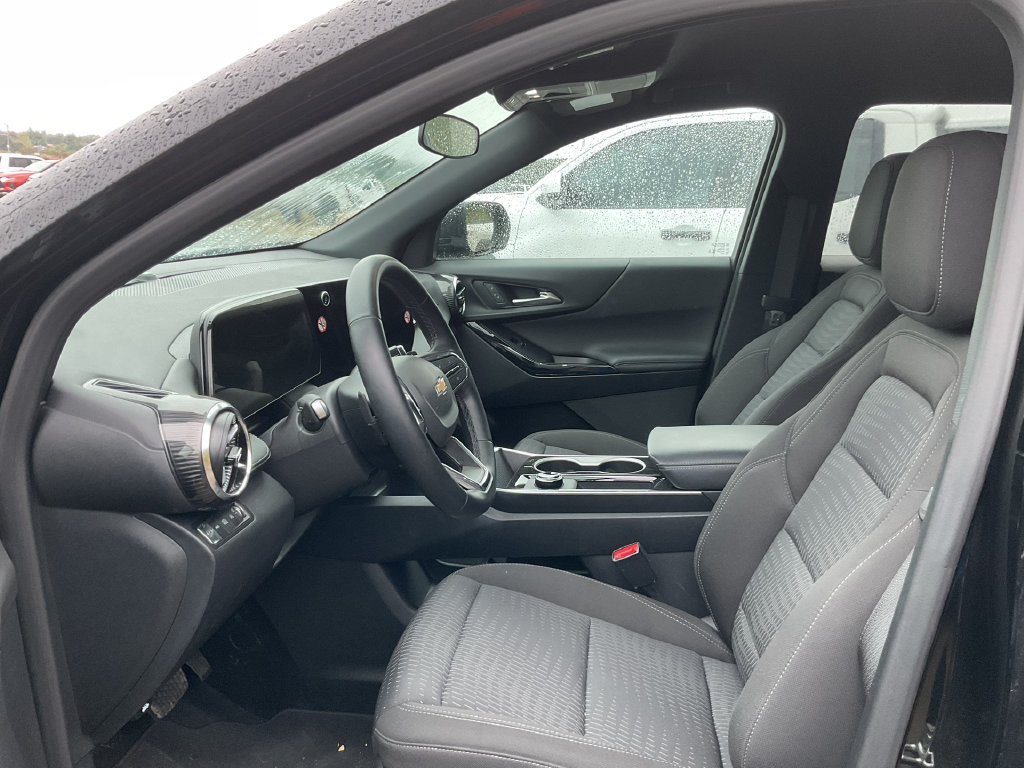 Used 2026 Chevrolet Equinox LT AWD/4WD image 8