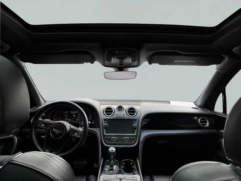 Used 2017 Bentley Bentayga image 38