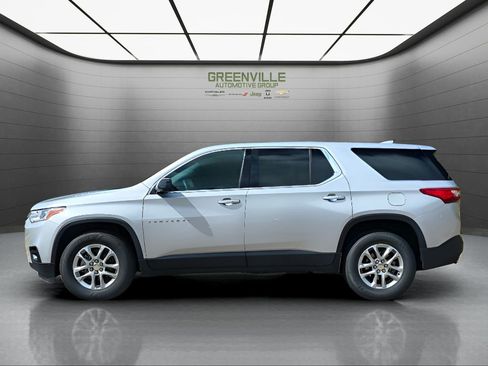Used 2021 Chevrolet Traverse LS FWD image 2