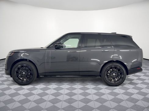Used 2025 Land Rover Range Rover SE AWD/4WD image 2