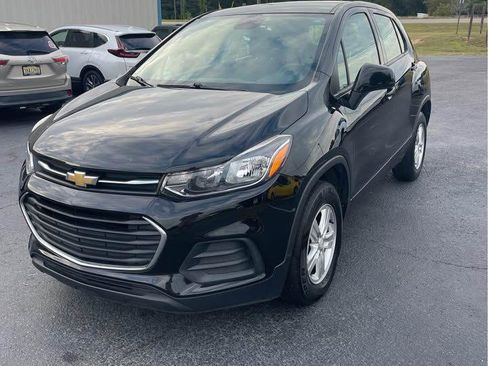 Used 2021 Chevrolet Trax LS image 1