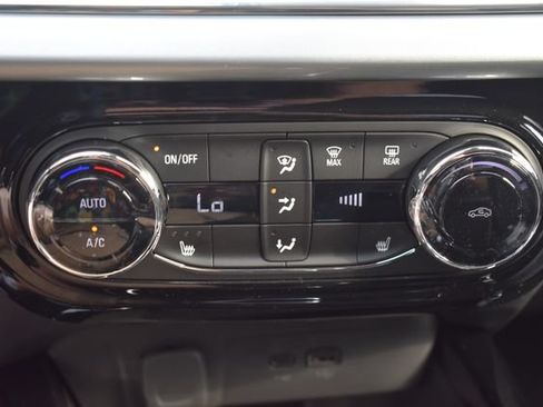 New 2026 Chevrolet Trax LT w/ LT Convenience Package FWD image 27
