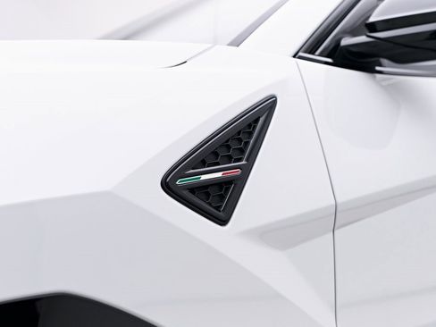 Used 2022 Lamborghini Urus image 20