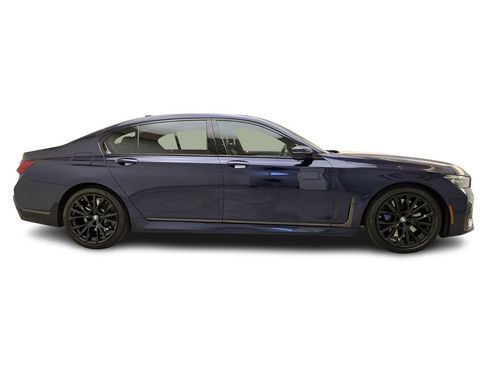 Used 2022 BMW 740i w/ M Sport Package image 6