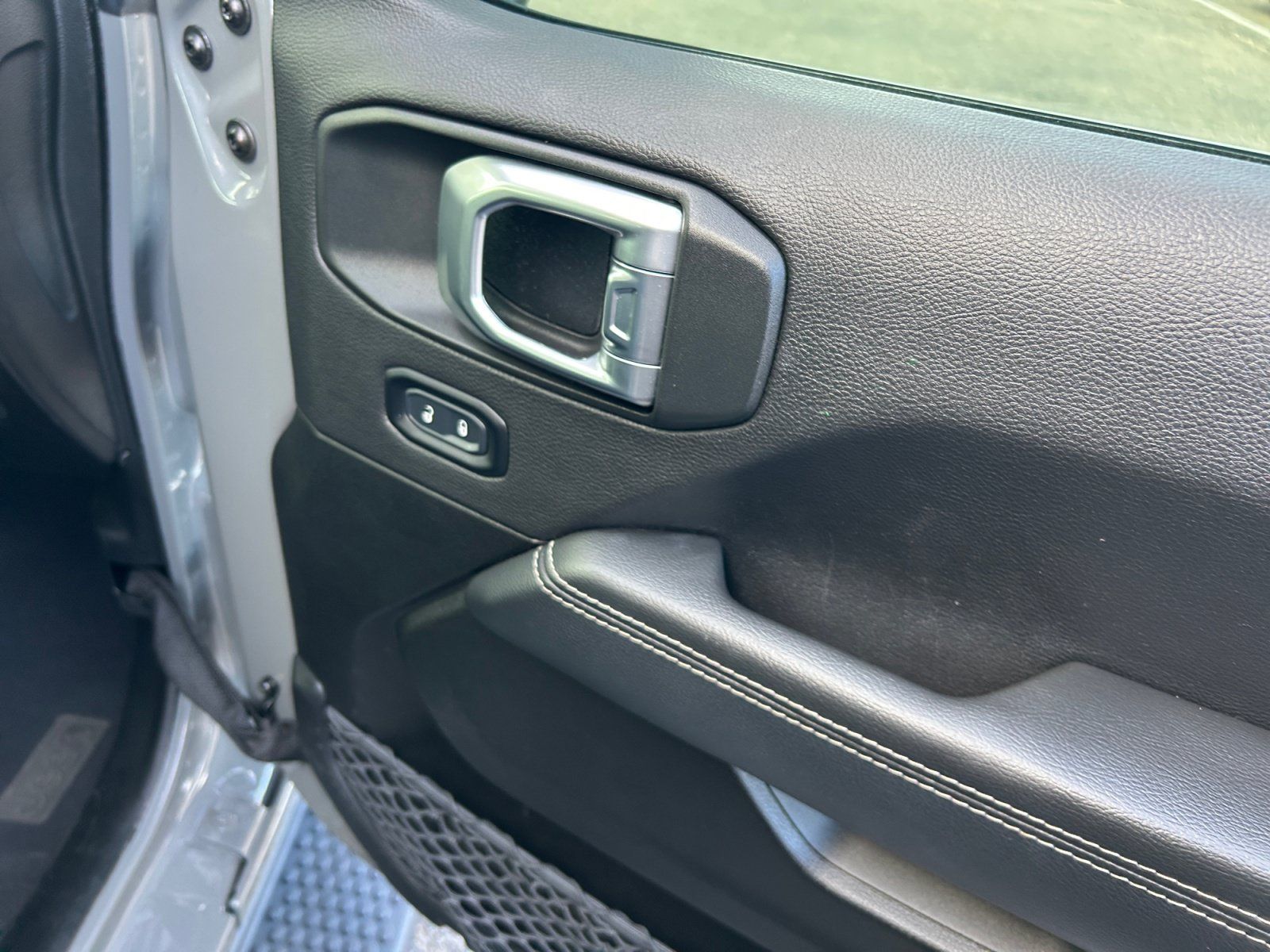 Used 2023 Jeep Wrangler Unlimited Sahara AWD/4WD image 16