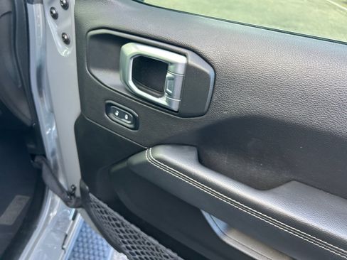 Used 2023 Jeep Wrangler Unlimited Sahara AWD/4WD image 16
