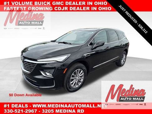 Used 2024 Buick Enclave Essence AWD/4WD image 1