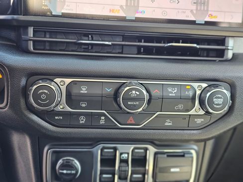 New 2026 Jeep Gladiator Sport AWD/4WD image 13