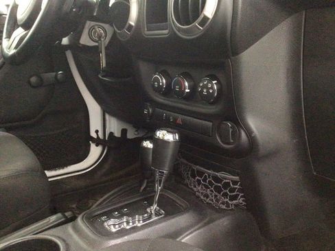 Used 2016 Jeep Wrangler Unlimited Sport w/ Connectivity Group AWD/4WD image 27