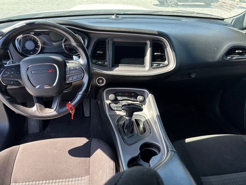 Used 2022 Dodge Challenger GT AWD/4WD image 4