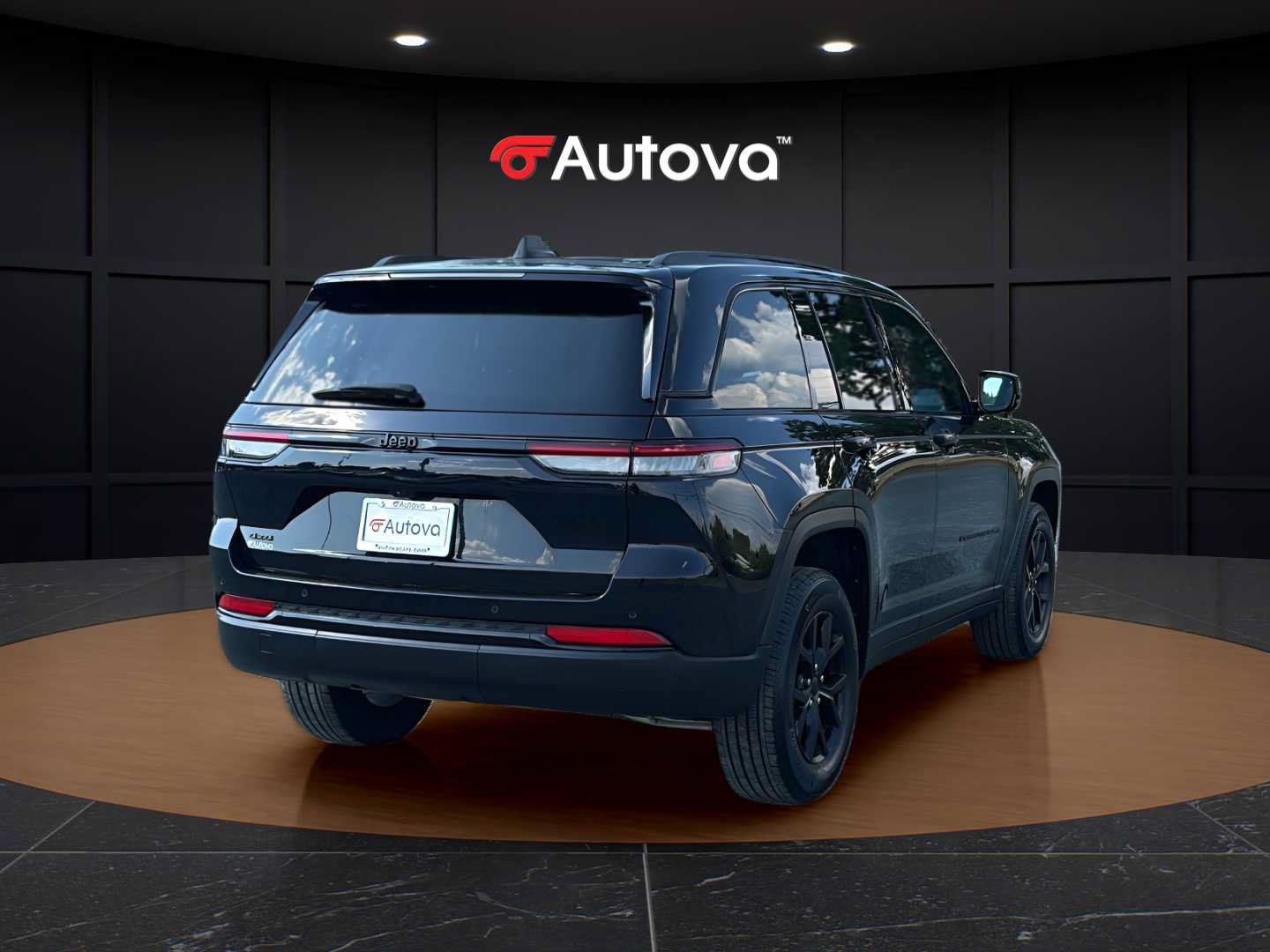 Used 2025 Jeep Grand Cherokee Altitude AWD/4WD image 5