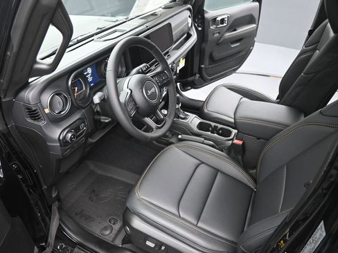 New 2026 Jeep Gladiator Sahara image 9