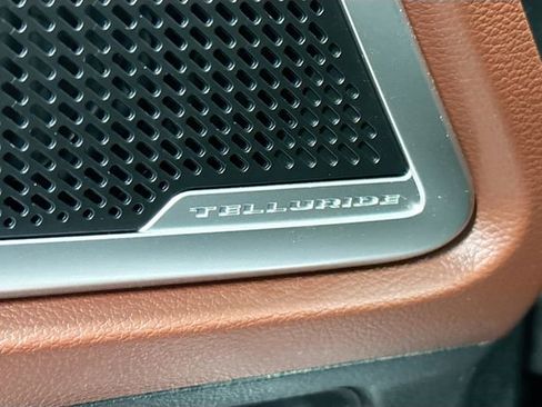 Used 2023 Kia Telluride EX w/ EX Captain's Chair Package image 19