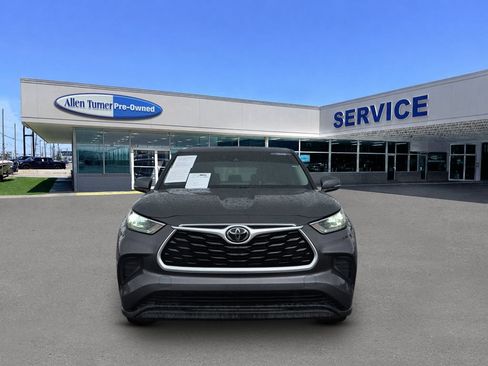 Used 2020 Toyota Highlander L FWD image 3