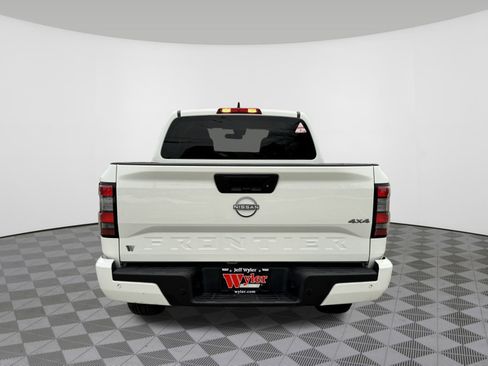 Certified 2025 Nissan Frontier SV image 19