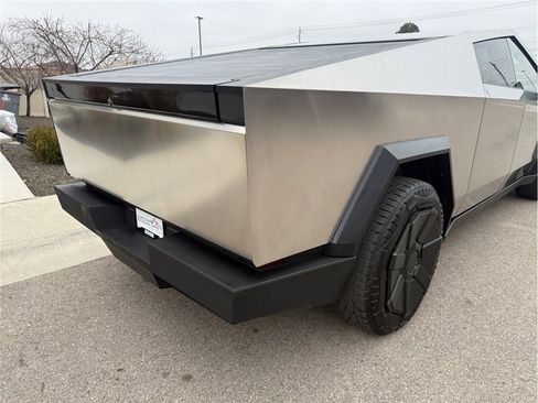 Used 2024 Tesla Cybertruck AWD Crew Cab image 43