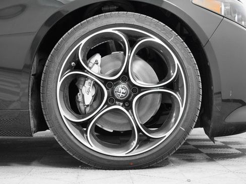 New 2025 Alfa Romeo Giulia w/ Driving Assist Package image 12