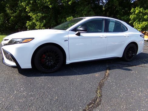 Used 2023 Toyota Camry SE image 1