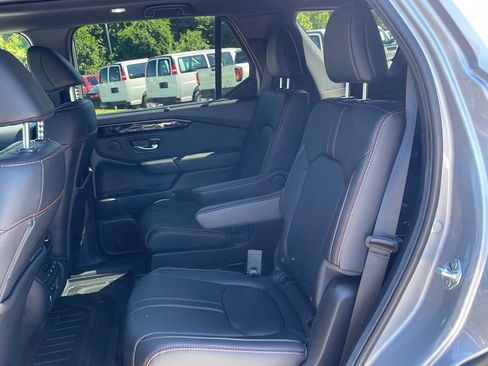 Certified 2025 Honda Pilot TrailSport image 10