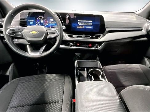 Used 2025 Chevrolet Equinox LT image 8