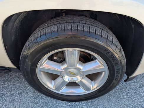 Used 2014 Chevrolet Suburban LTZ image 4