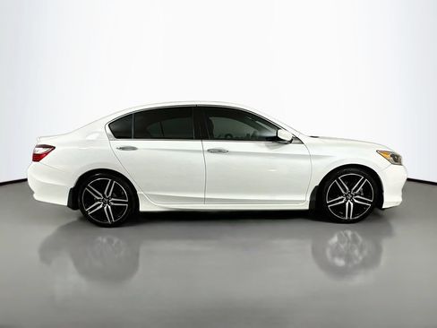 Used 2017 Honda Accord Sport image 9