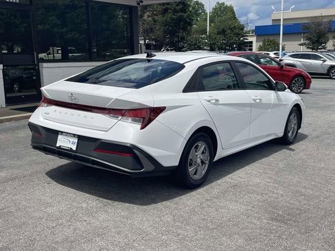 Used 2024 Hyundai Elantra SE FWD image 7