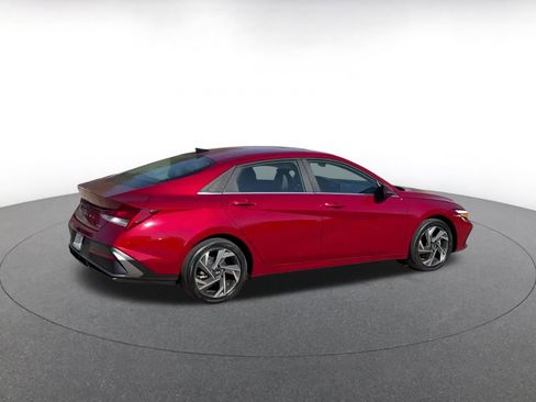 Used 2025 Hyundai Elantra Limited image 12