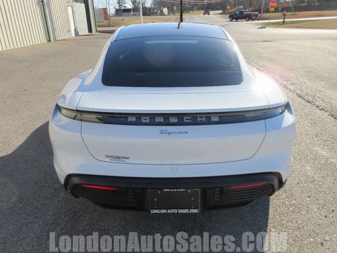 Used 2021 Porsche Taycan image 5