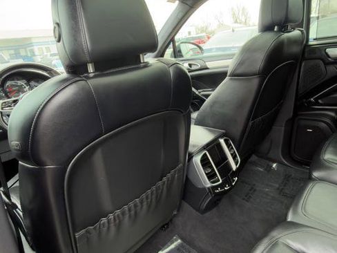 Used 2015 Porsche Cayenne Turbo image 48