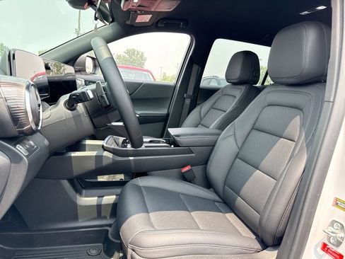 Used 2026 Chevrolet Equinox LT w/ Convenience Package II FWD image 11