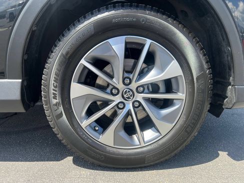 Used 2018 Toyota RAV4 XLE w/ Convenience Package AWD/4WD image 31