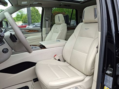 Used 2024 Cadillac Escalade Premium Luxury Platinum AWD/4WD image 17