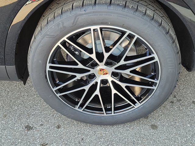 Used 2026 Porsche Cayenne AWD/4WD image 13