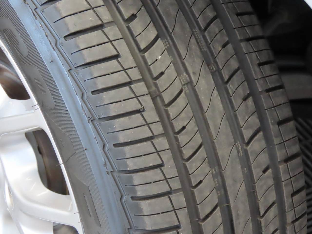 Used 2024 Chrysler Pacifica Touring-L FWD image 7
