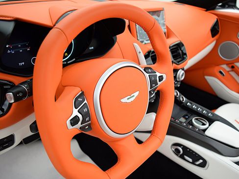Used 2023 Aston Martin V8 Vantage Roadster RWD image 34