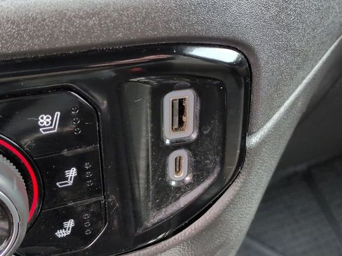 Used 2022 Chevrolet Silverado 1500 ZR2 w/ Technology Package image 25