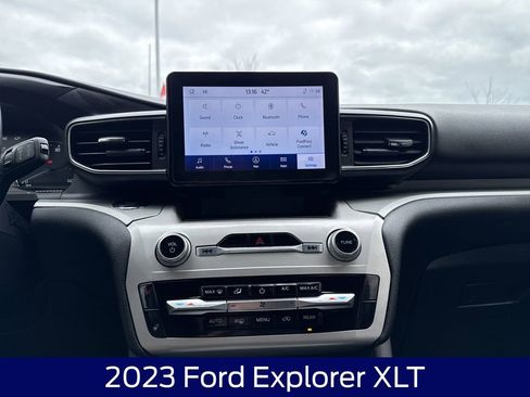 Used 2023 Ford Explorer XLT w/ Equipment Group 202A AWD/4WD image 23
