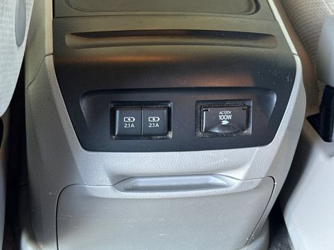 Certified 2018 Toyota Sienna LE w/ Carpet Mat Package FWD image 16