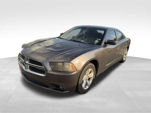 Used 2014 Dodge Charger SXT w/ Sport Appearance Group image 3