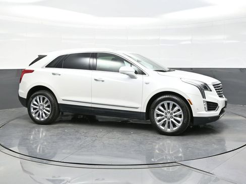Used 2017 Cadillac XT5 Platinum w/ Driver Assist Package AWD/4WD image 8
