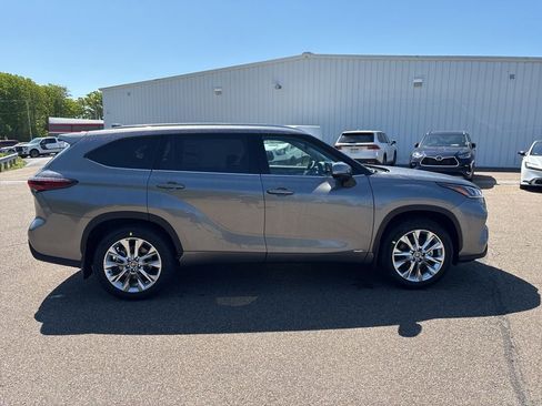 Used 2026 Toyota Highlander Limited AWD/4WD image 8
