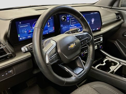 Used 2025 Chevrolet Traverse LT image 18