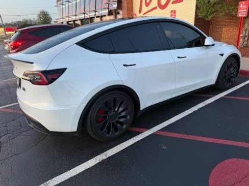 Used 2022 Tesla Model Y Performance AWD/4WD image 2